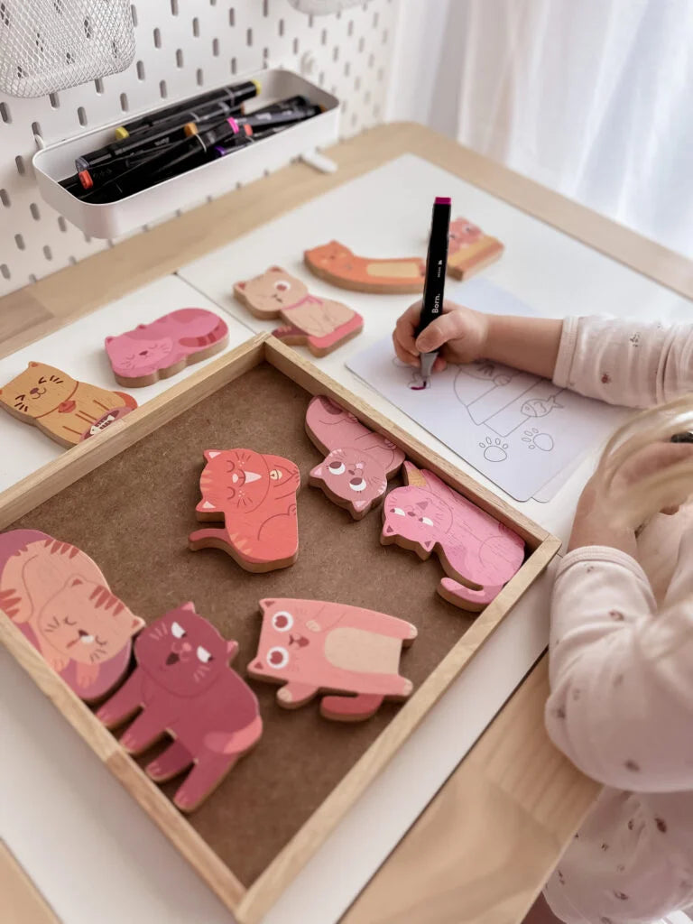Artist’s Cat Figurines & Colouring Play Kit